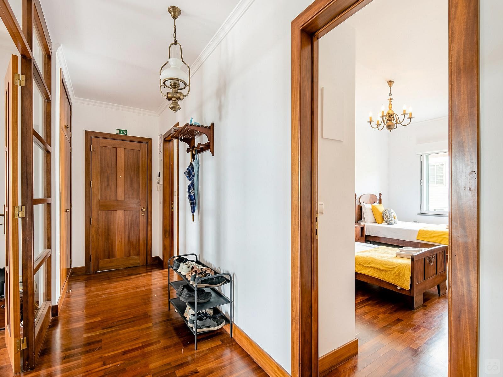 Private Room With Private Out-Suite Bathroom - 9