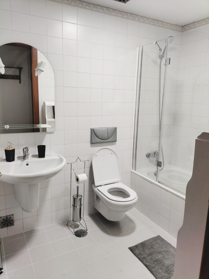  Private Room With Private Out-Suite Bathroom  -  Bright Apt. w/ Coworking + Terrace  - Gallery -  25