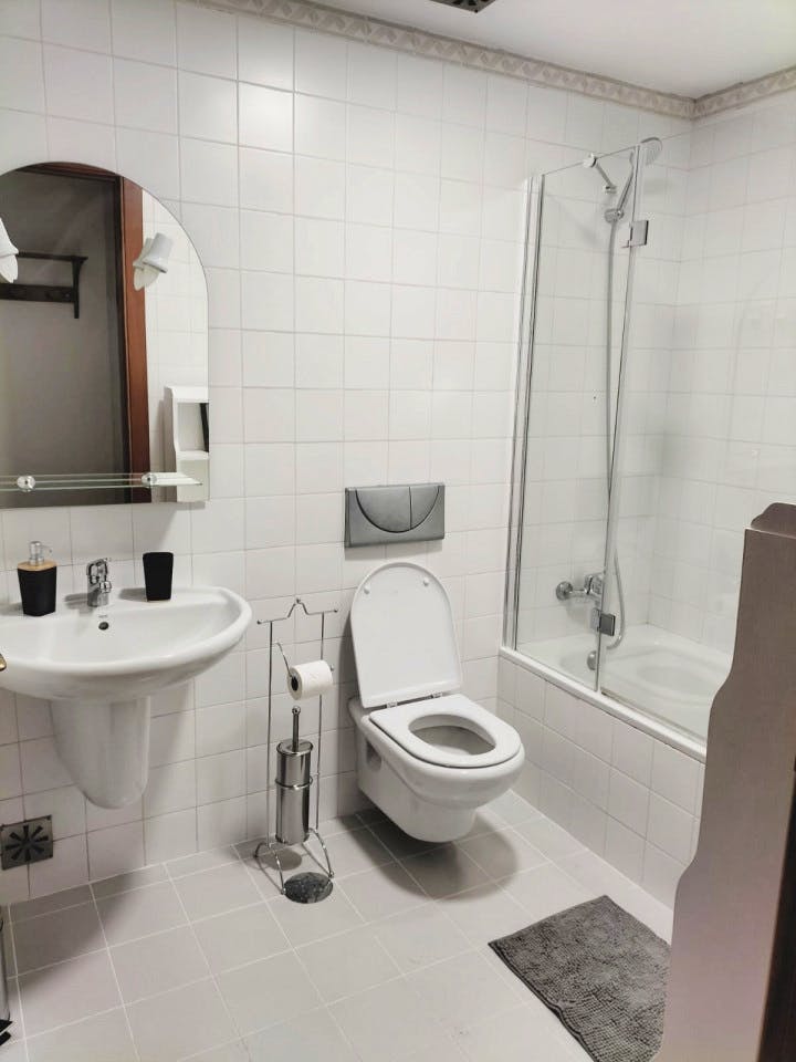  Private Room With Private Out-Suite Bathroom  -  Bright Apt. w/ Coworking + Terrace  - Gallery -  15