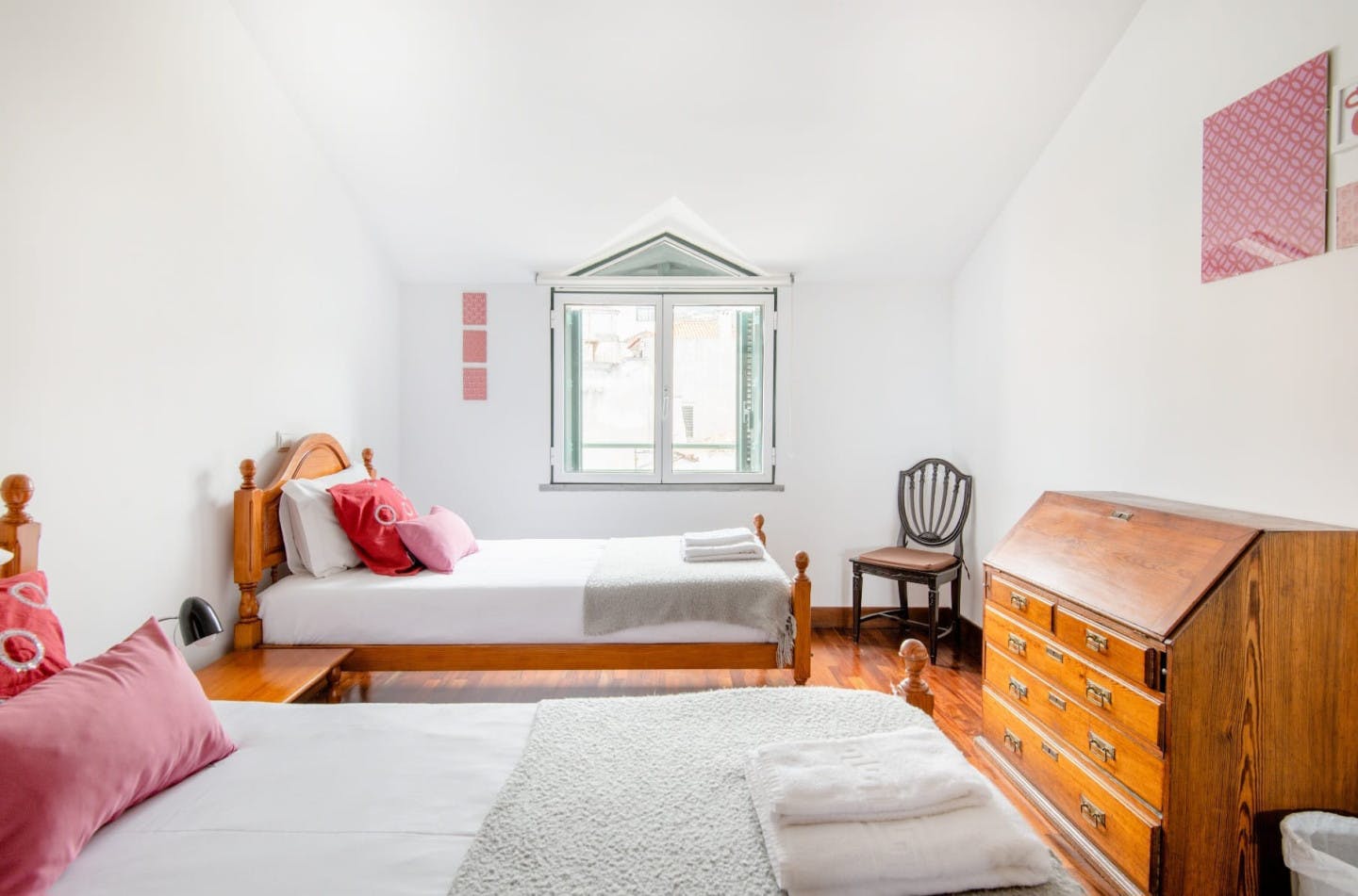  Private Room With Private Out-Suite Bathroom  -  Bright Apt. w/ Coworking + Terrace  - Gallery -  7