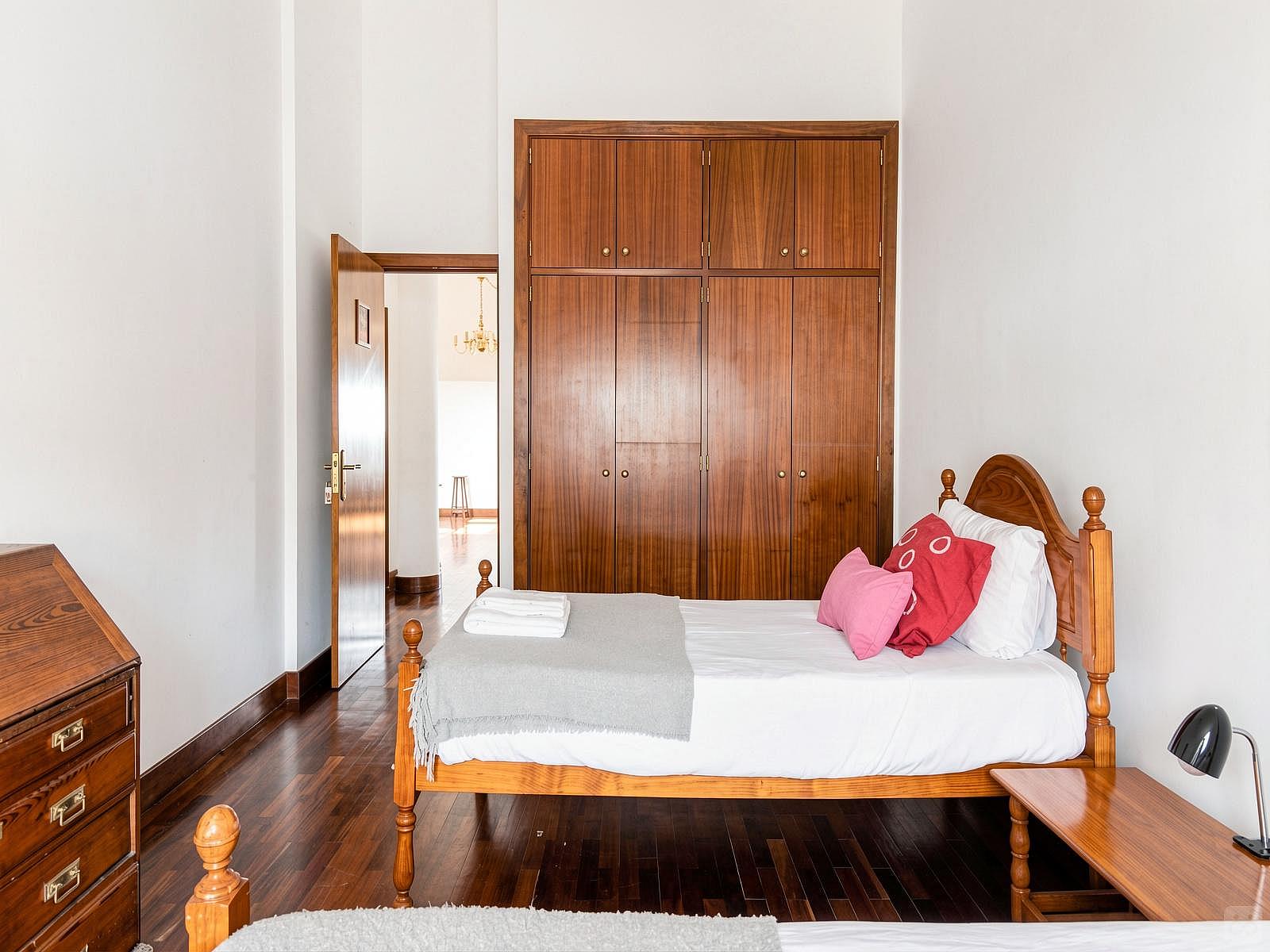  Private Room With Private Out-Suite Bathroom  -  Bright Apt. w/ Coworking + Terrace  - Gallery -  59