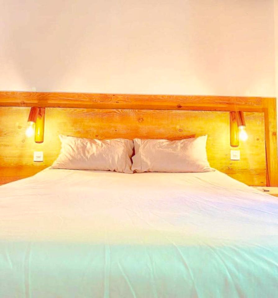  Private Ensuite  -  Comfortable Vibrant House w/ Coworking + Outdoor Areas + River deck  - Gallery -  5