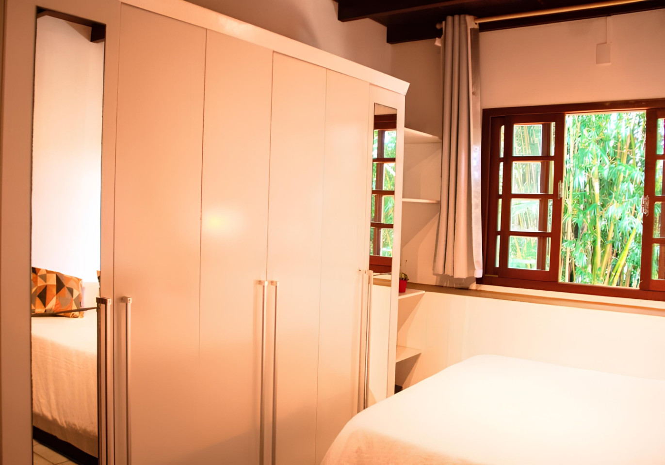  Double Room  -  Comfortable Vibrant House w/ Coworking + Outdoor Areas + River deck  - Gallery -  19