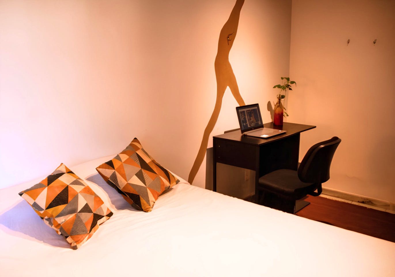  Double Room  -  Comfortable Vibrant House w/ Coworking + Outdoor Areas + River deck  - Gallery -  11