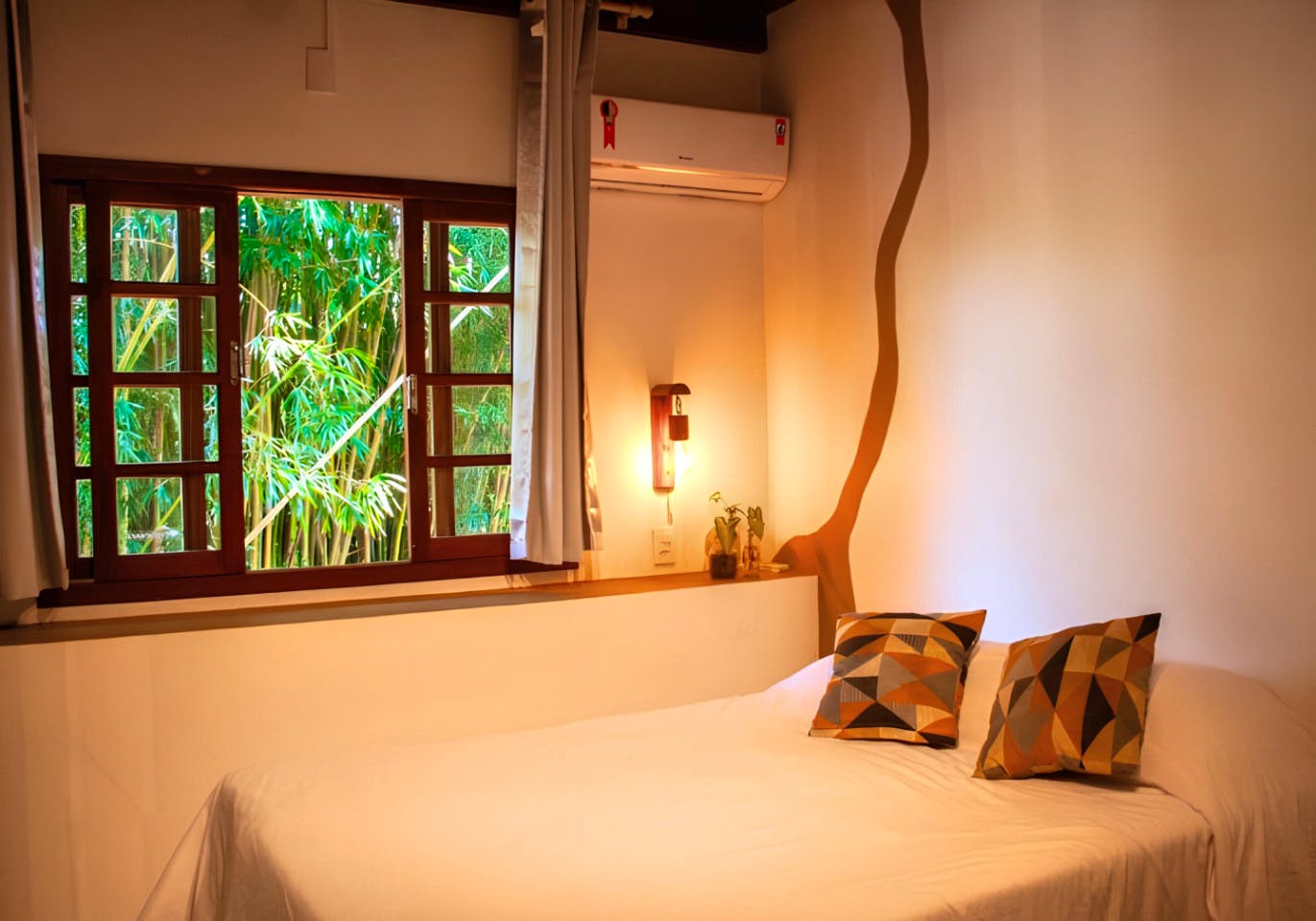 Double Room  -  Comfortable Vibrant House w/ Coworking + Outdoor Areas + River deck  - Gallery -  10