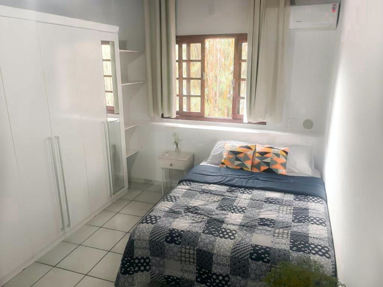  Double Room  -  Comfortable Vibrant House w/ Coworking + Outdoor Areas + River deck  - Gallery -  2