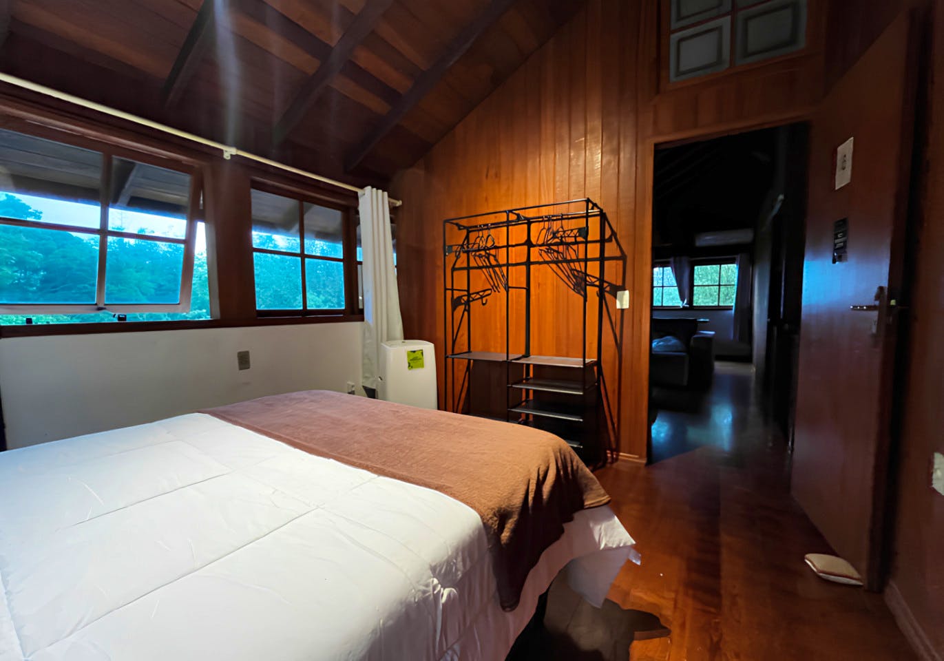  Double Room  -  Comfortable Vibrant House w/ Coworking + Outdoor Areas + River deck  - Gallery -  14