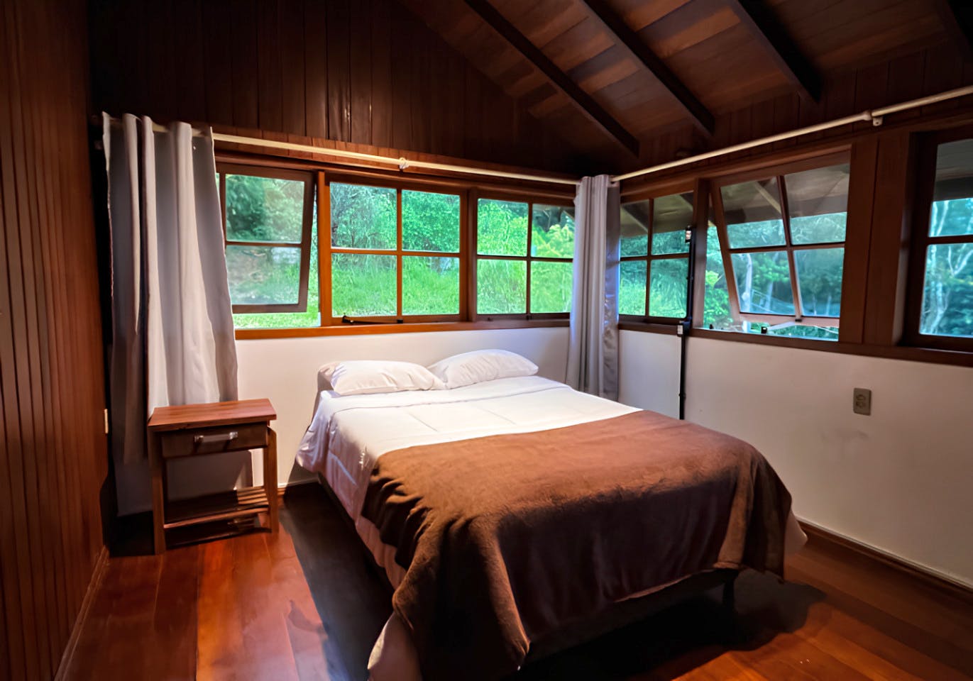  Double Room  -  Comfortable Vibrant House w/ Coworking + Outdoor Areas + River deck  - Gallery -  13
