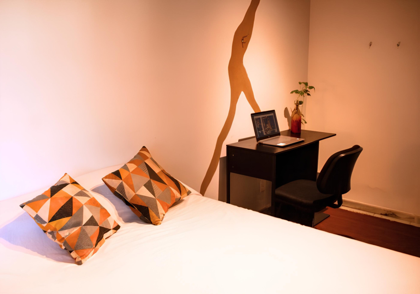  Double Room  -  Comfortable Vibrant House w/ Coworking + Outdoor Areas + River deck  - Gallery -  18