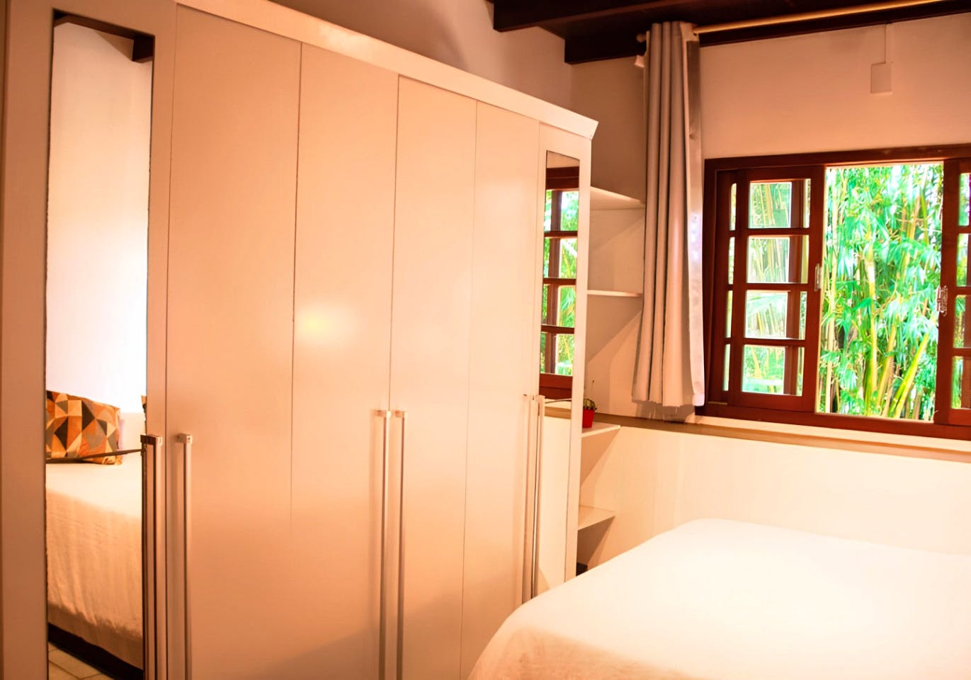  Double Room  -  Comfortable Vibrant House w/ Coworking + Outdoor Areas + River deck  - Gallery -  12
