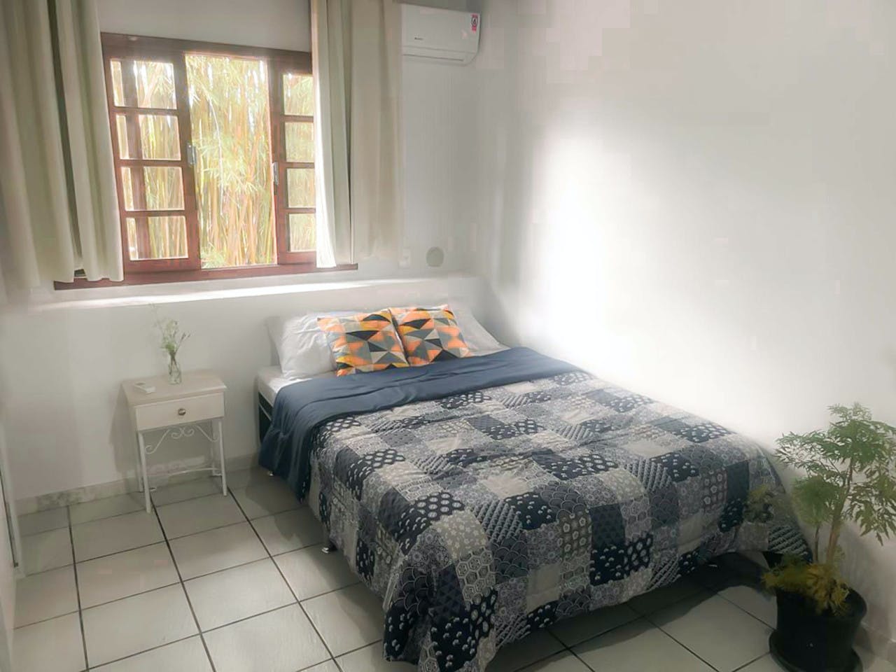  Double Room  -  Comfortable Vibrant House w/ Coworking + Outdoor Areas + River deck  - Gallery -  4