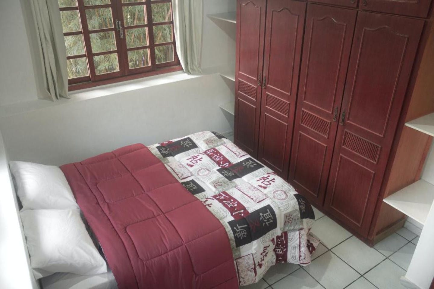  Private Ensuite Queen Bed  -  Comfortable Vibrant House w/ Coworking + Outdoor Areas + River deck  - Gallery -  2
