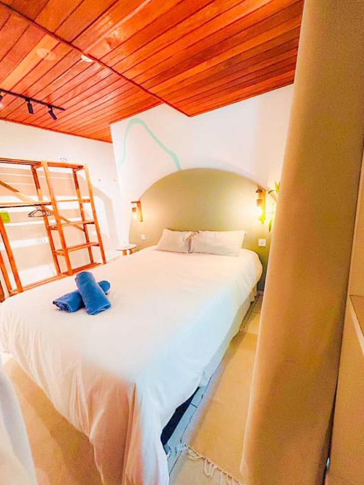  Private Ensuite Queen Bed  -  Comfortable Vibrant House w/ Coworking + Outdoor Areas + River deck  - Gallery -  21