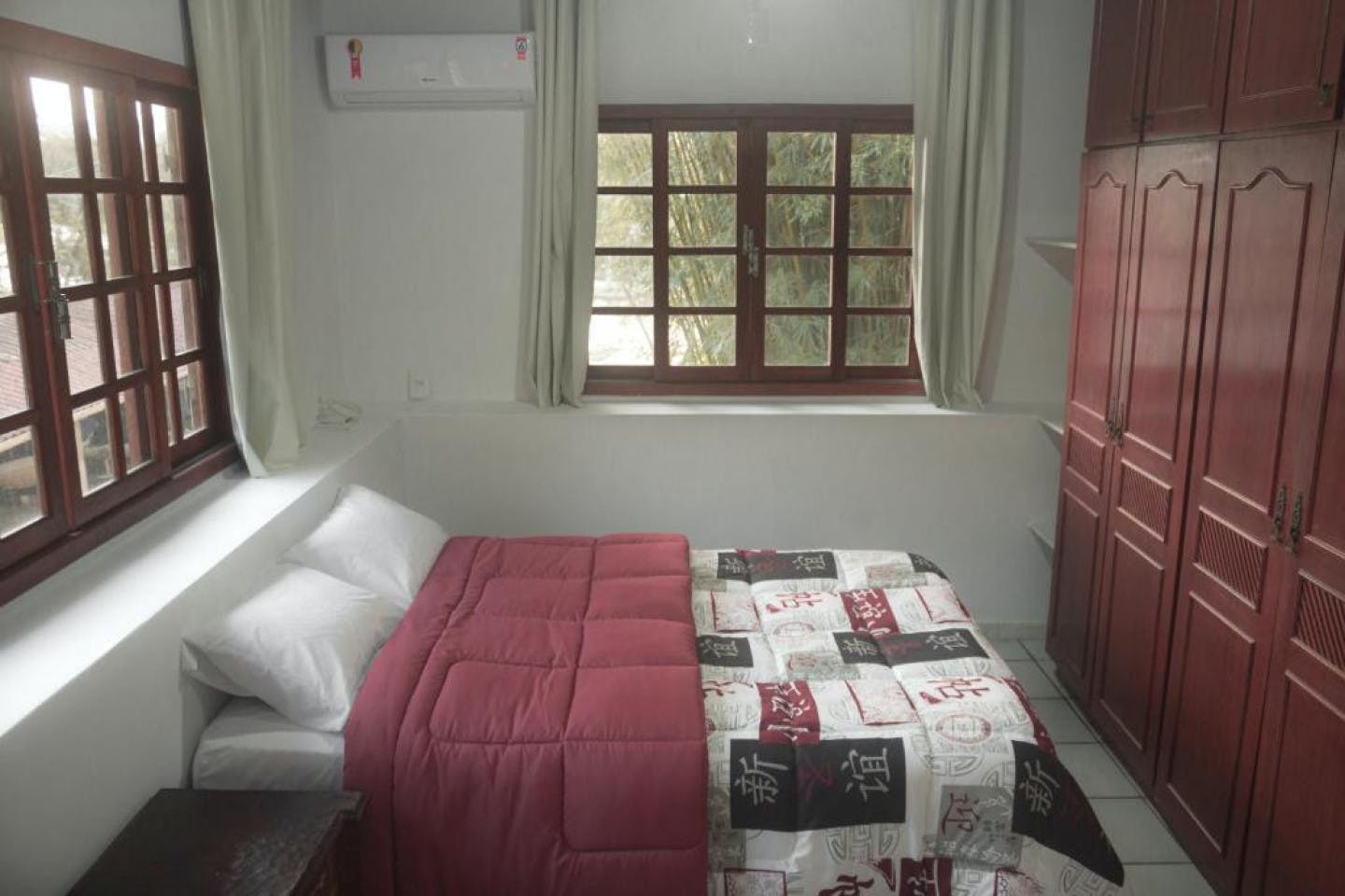  Private Ensuite Queen Bed  -  Comfortable Vibrant House w/ Coworking + Outdoor Areas + River deck  - Gallery -  3