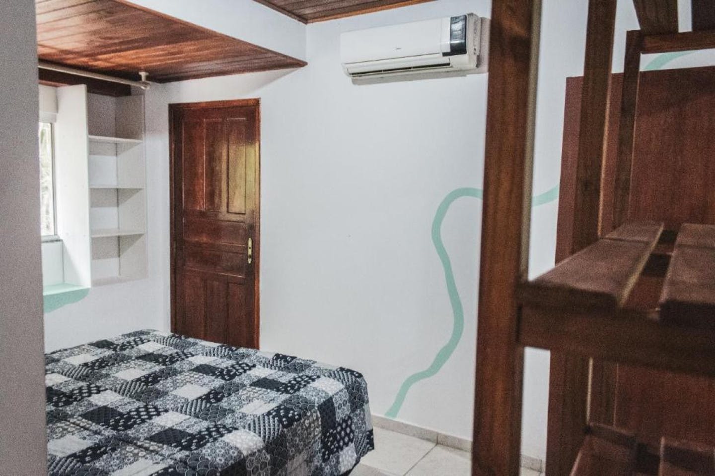  Private Ensuite Queen Bed  -  Comfortable Vibrant House w/ Coworking + Outdoor Areas + River deck  - Gallery -  5