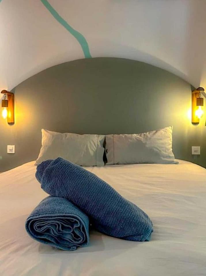  Private Ensuite Queen Bed  -  Comfortable Vibrant House w/ Coworking + Outdoor Areas + River deck  - Gallery -  20