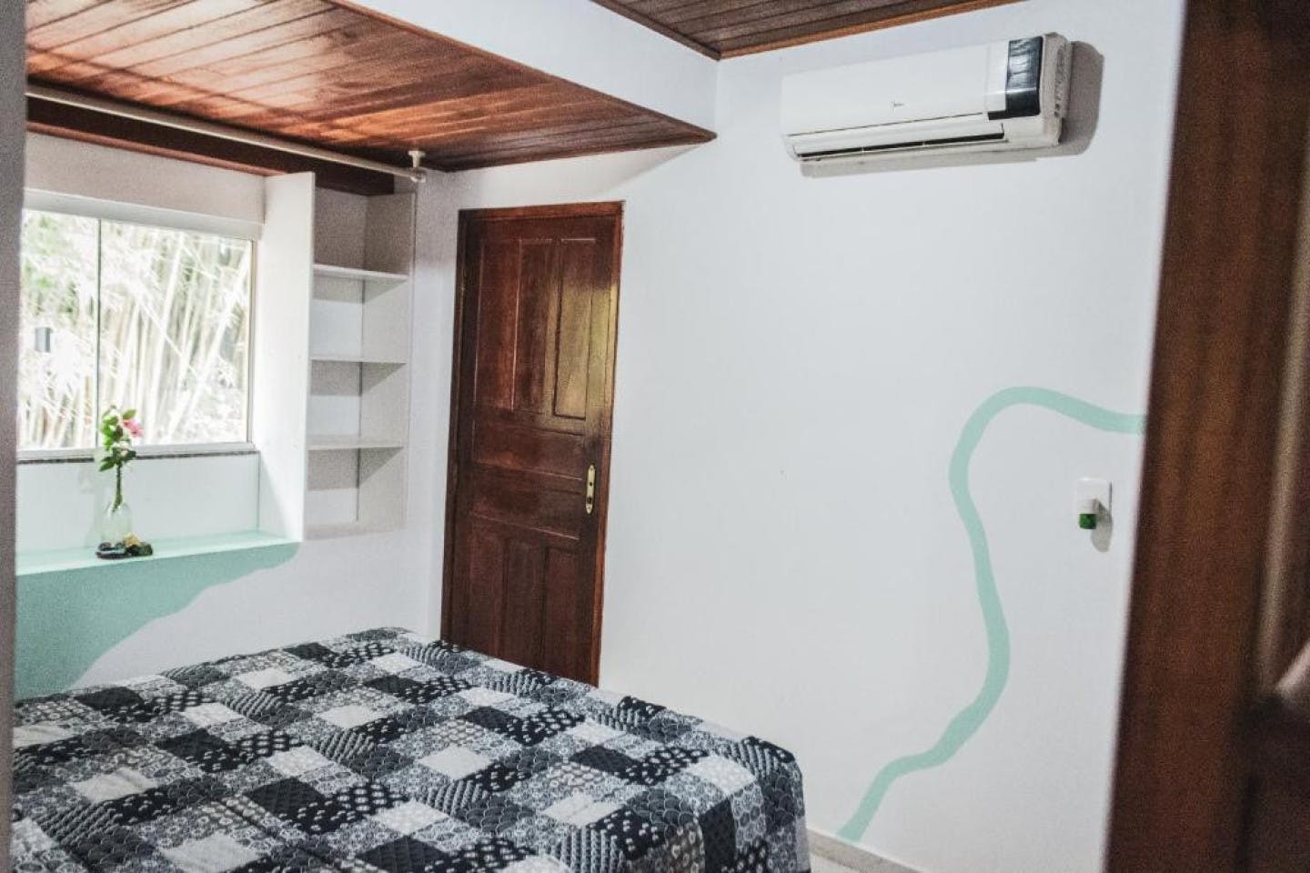  Private Ensuite Queen Bed  -  Comfortable Vibrant House w/ Coworking + Outdoor Areas + River deck  - Gallery -  6