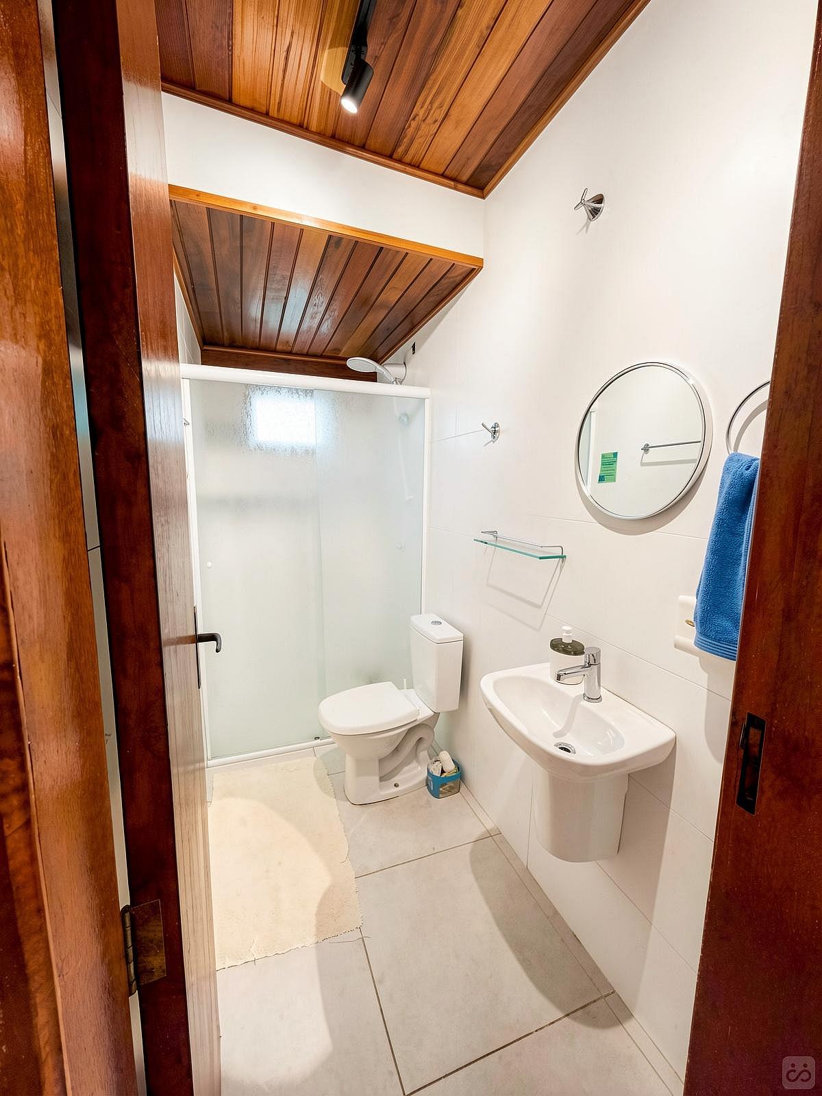  Private Ensuite Queen Bed  -  Comfortable Vibrant House w/ Coworking + Outdoor Areas + River deck  - Gallery -  25