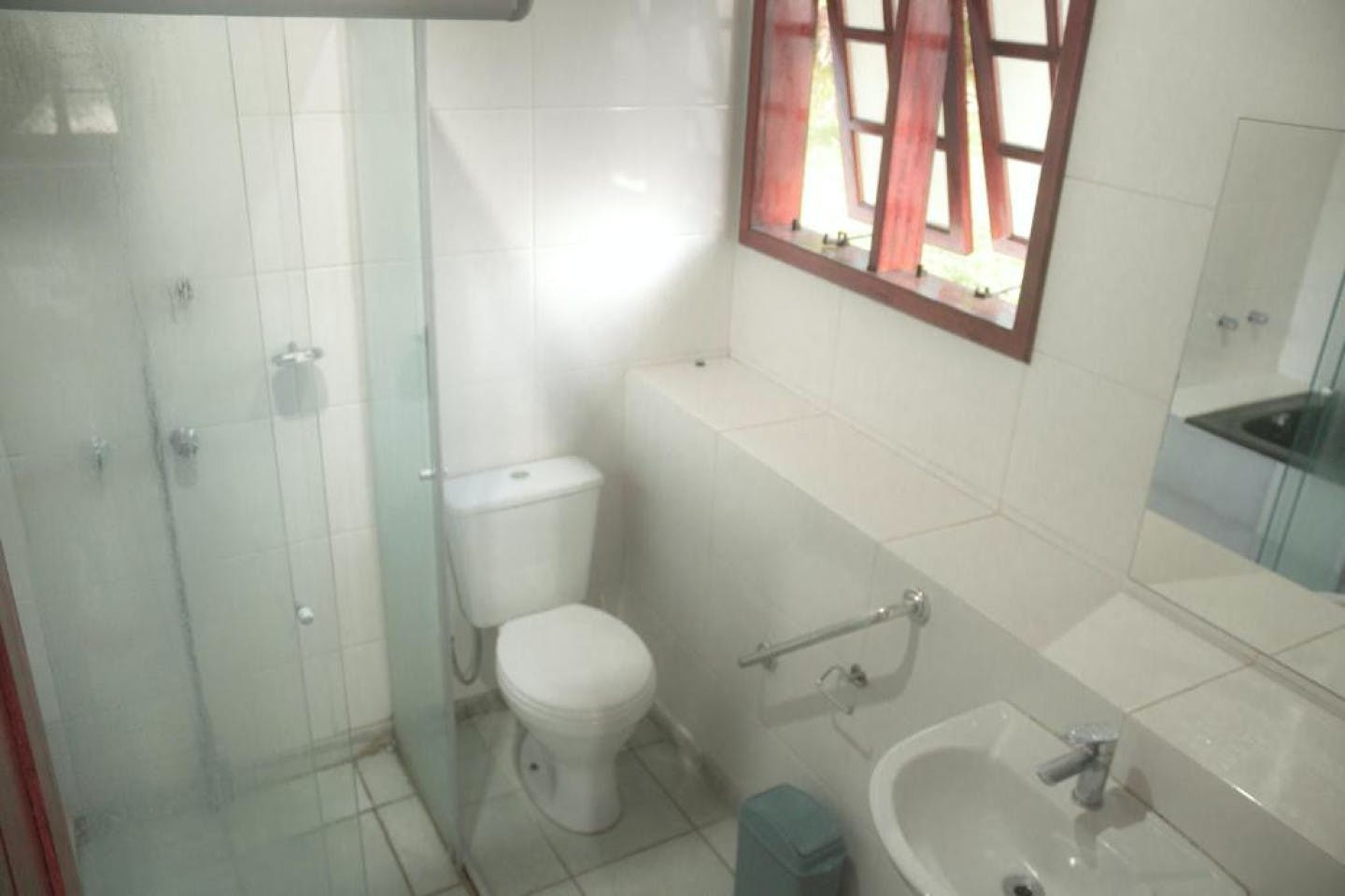  Private Ensuite Queen Bed  -  Comfortable Vibrant House w/ Coworking + Outdoor Areas + River deck  - Gallery -  4