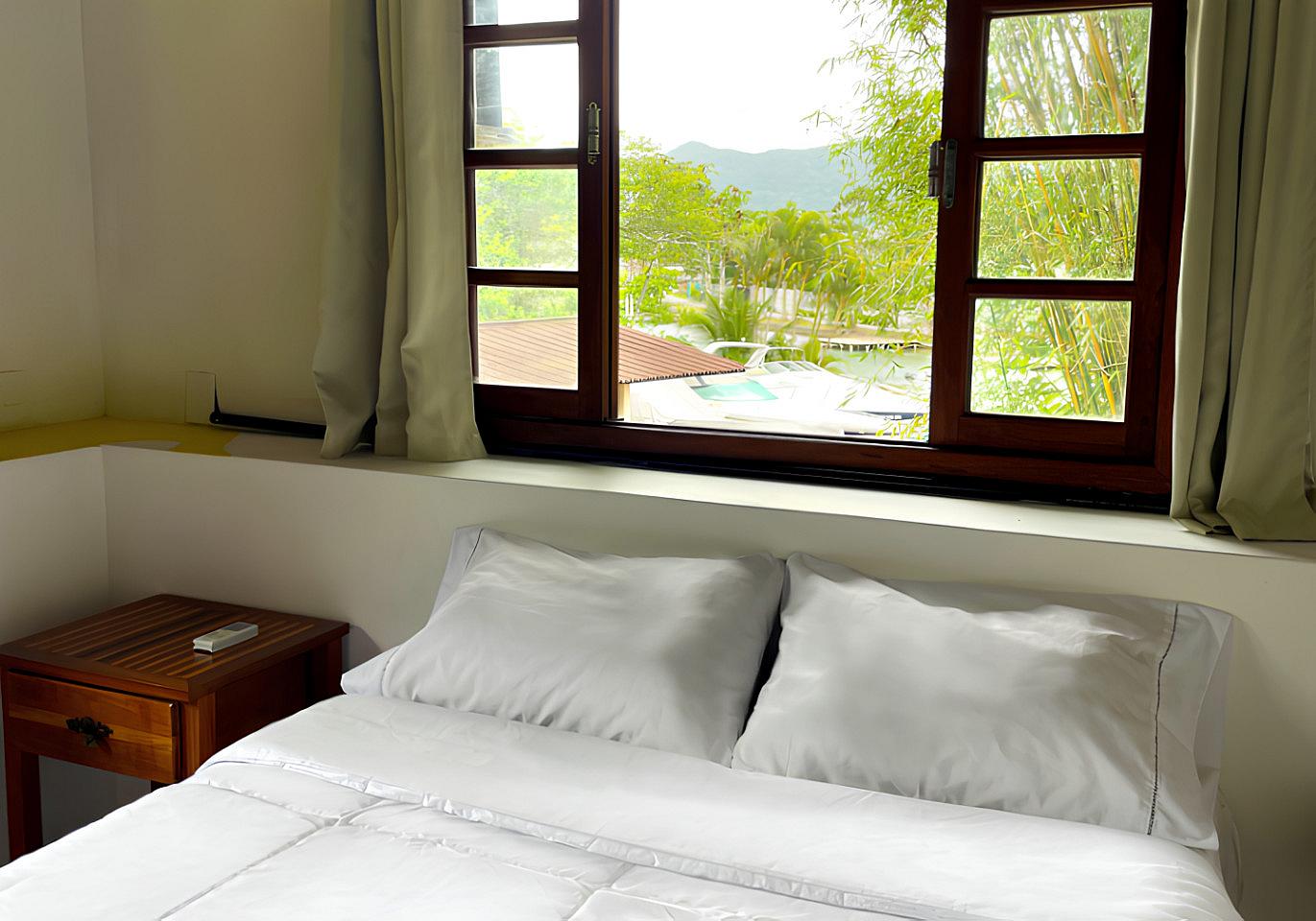  Private Ensuite With River View  -  Comfortable Vibrant House w/ Coworking + Outdoor Areas + River deck  - Gallery -  11