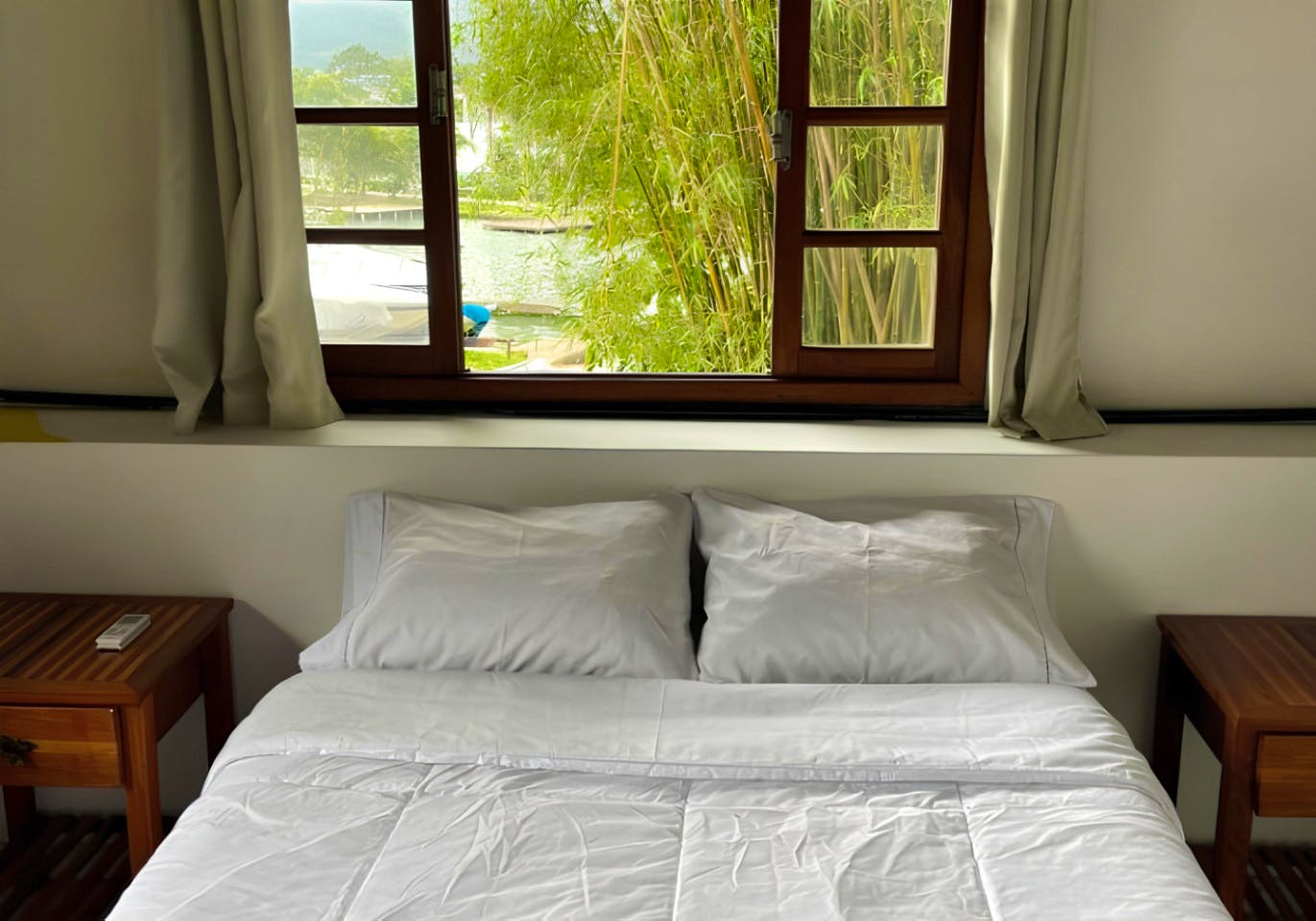  Private Ensuite With River View  -  Comfortable Vibrant House w/ Coworking + Outdoor Areas + River deck  - Gallery -  1