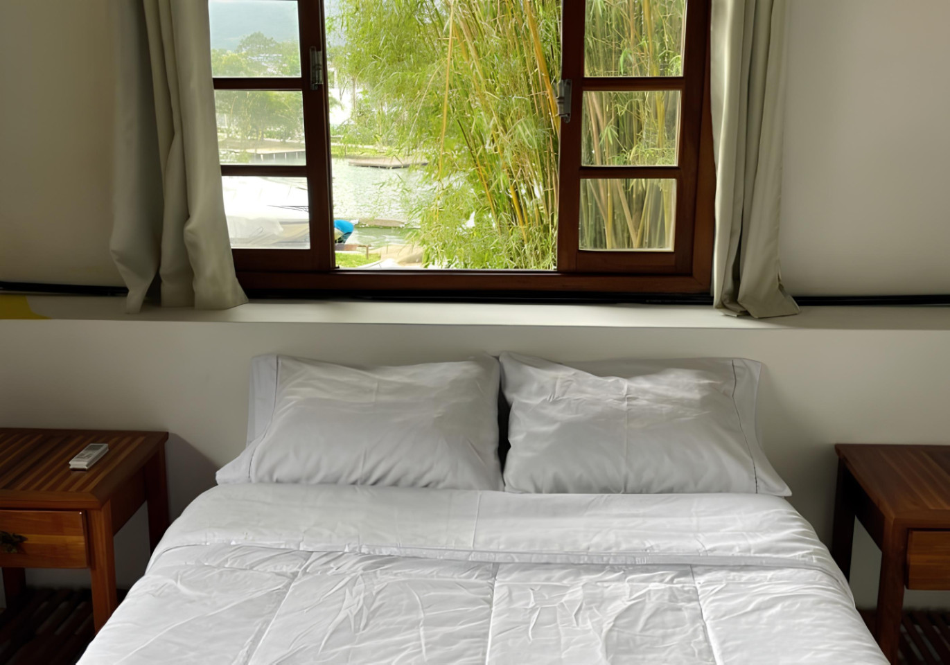  Private Ensuite With River View  -  Comfortable Vibrant House w/ Coworking + Outdoor Areas + River deck  - Gallery -  4