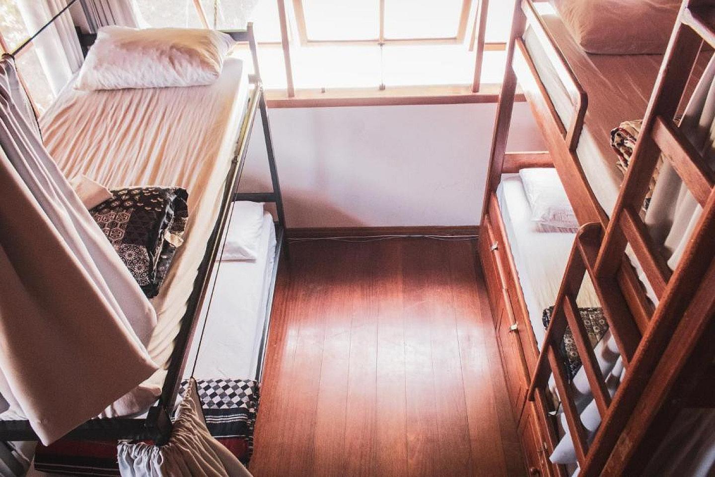  Bed In A 8-Bed Gender Separated Room  -  Comfortable Vibrant House w/ Coworking + Outdoor Areas + River deck  - Gallery -  4