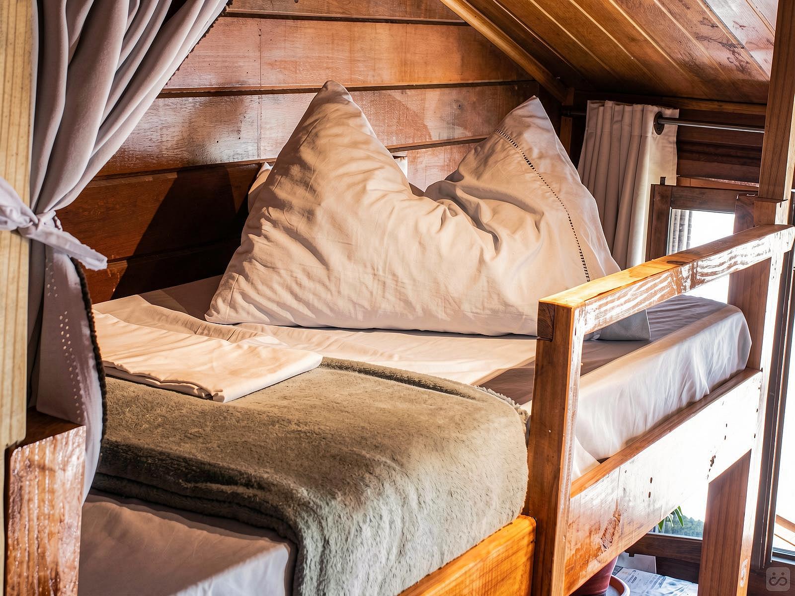  Bed In A 8-Bed Gender Separated Room  -  Comfortable Vibrant House w/ Coworking + Outdoor Areas + River deck  - Gallery -  9