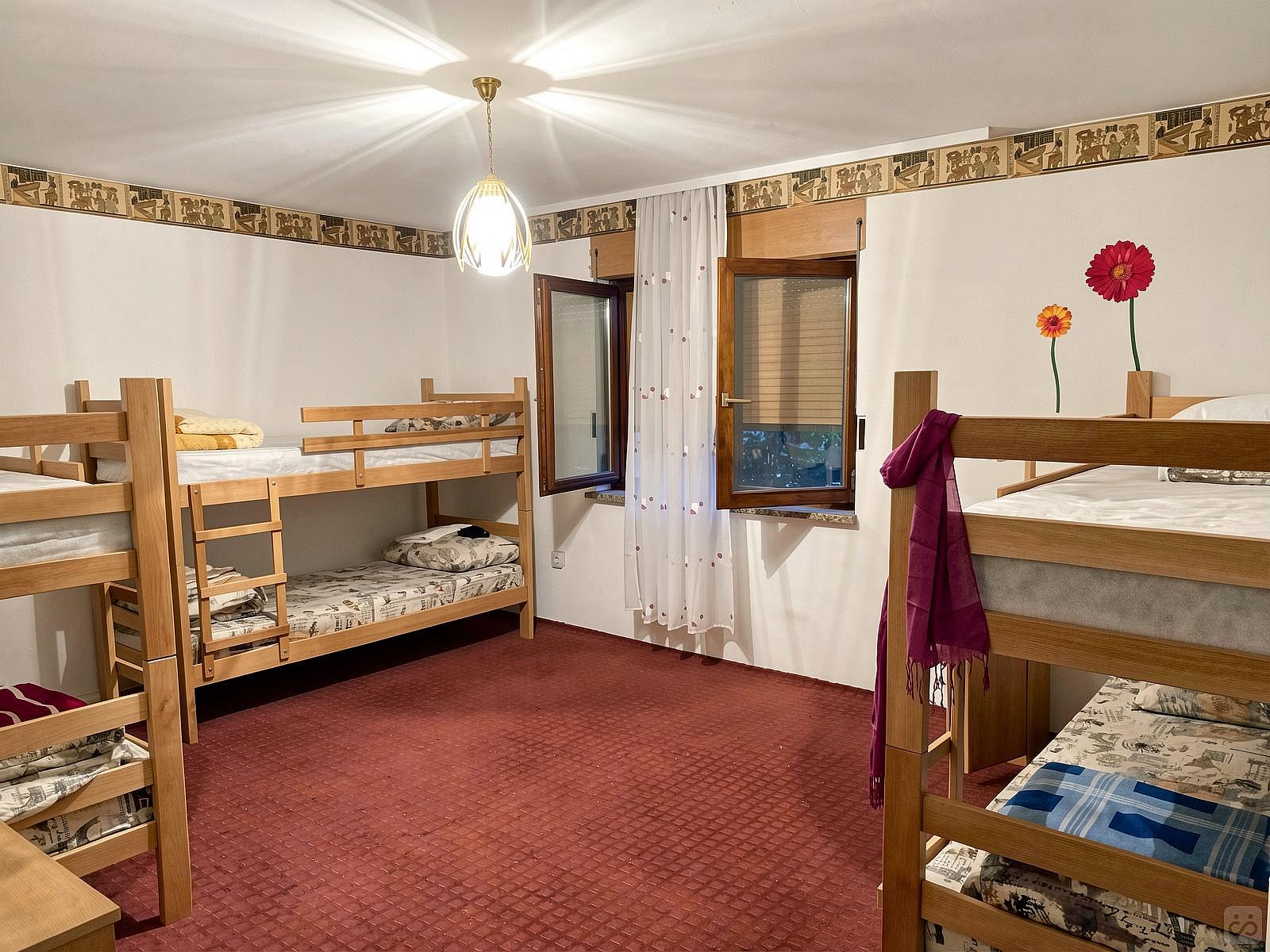 Bed In A 4-Bed Gender Separated Room - Quiet Country House w/ Coworking + Terrace - Gallery - 4