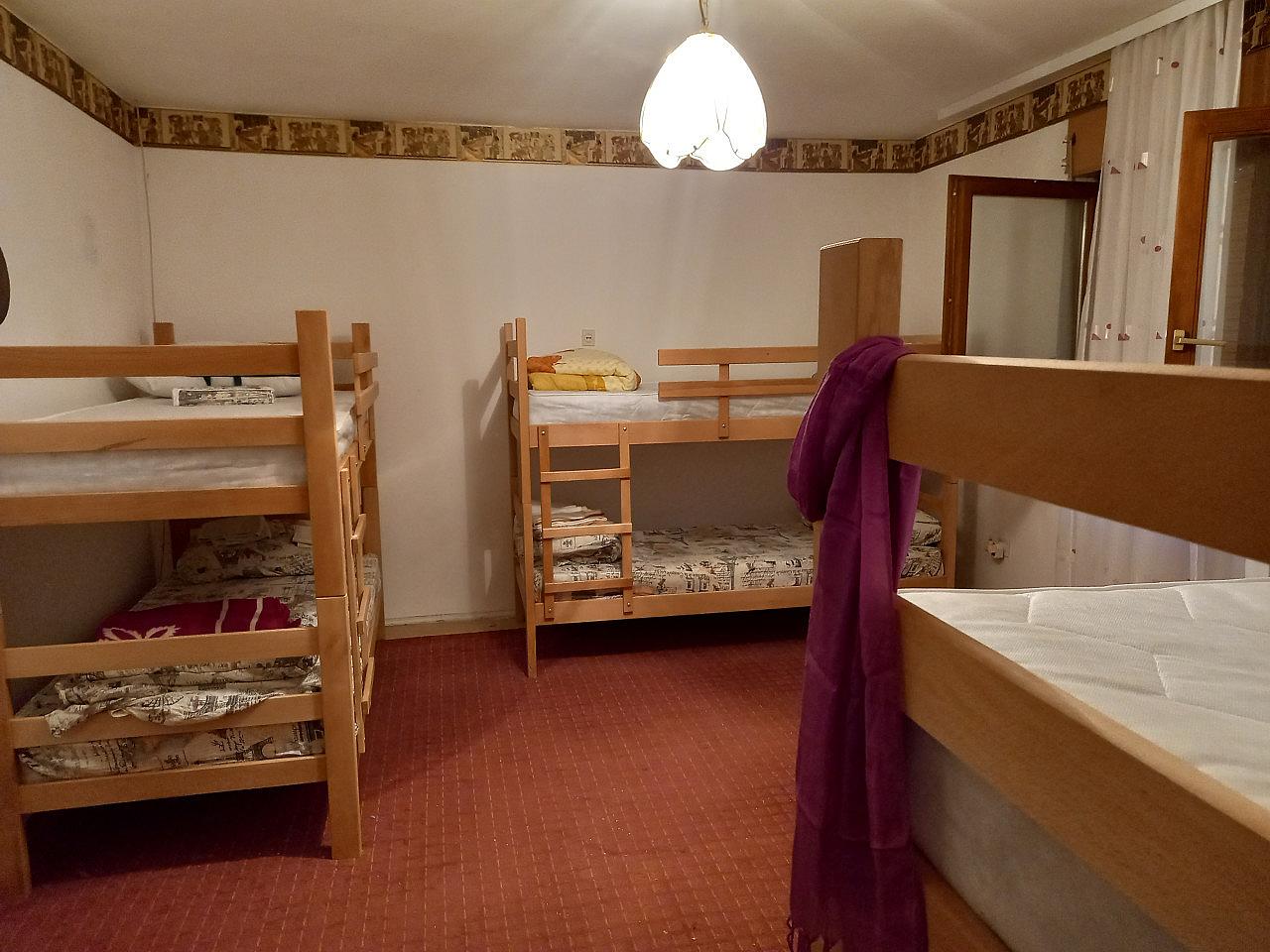 Bed In A 4-Bed Gender Separated Room - Quiet Country House w/ Coworking + Terrace - Gallery - 2
