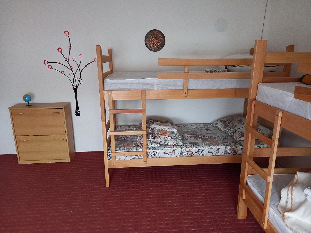 Bed In A 4-Bed Gender Separated Room - Quiet Country House w/ Coworking + Terrace - Gallery - 3