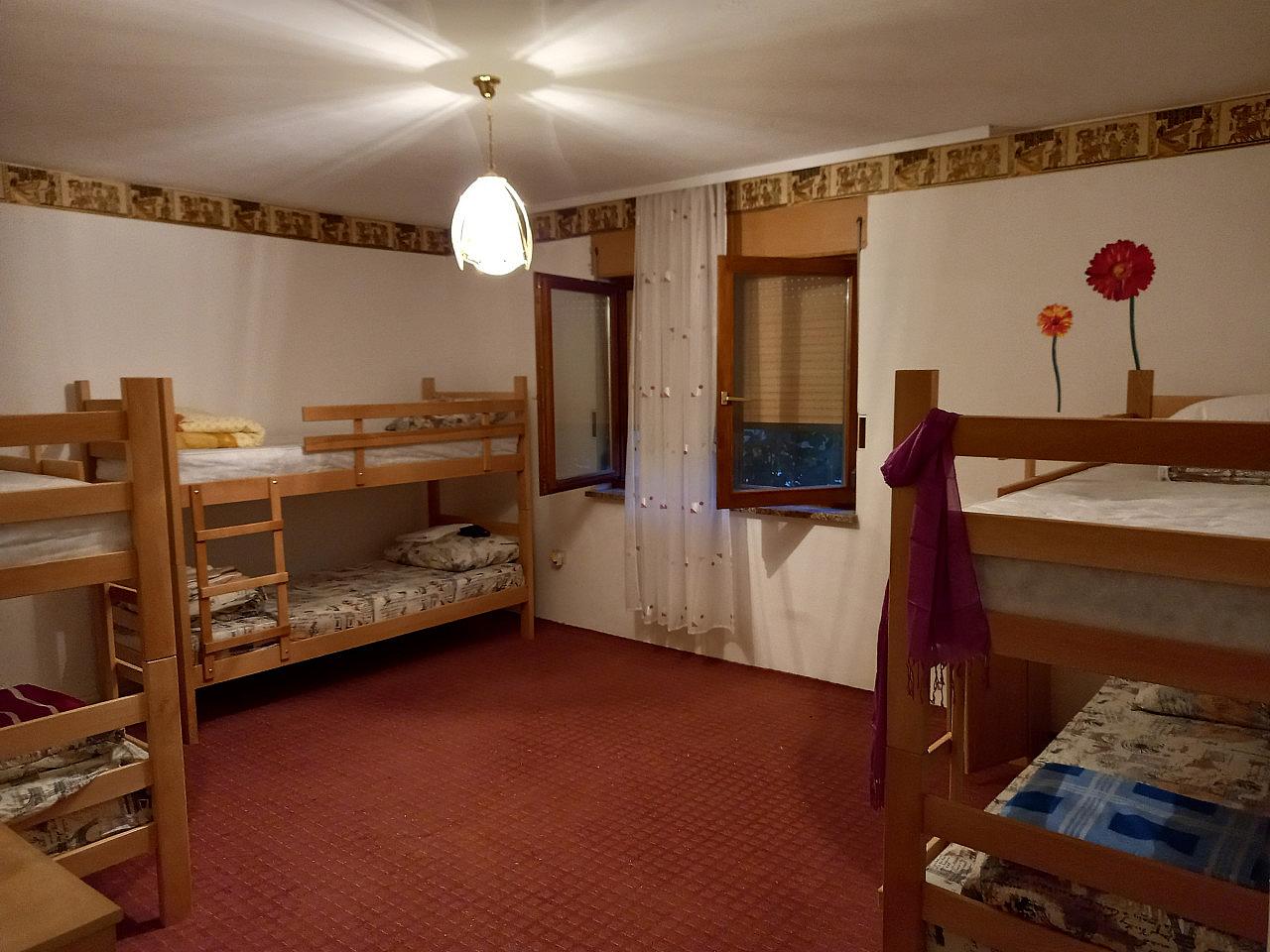 Bed In A 4-Bed Gender Separated Room - Quiet Country House w/ Coworking + Terrace - Gallery - 1