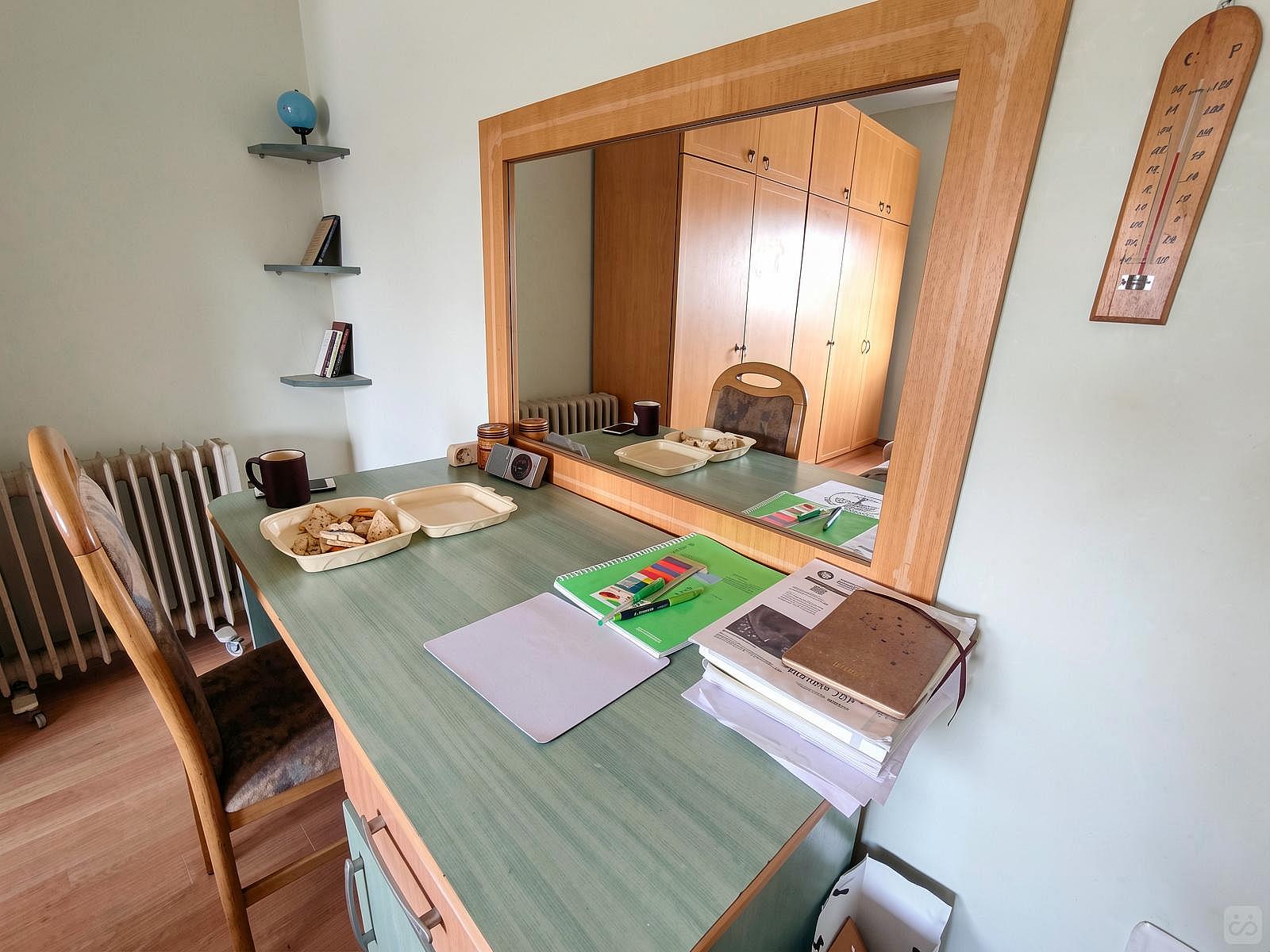 Green Room - Quiet Country House w/ Coworking + Terrace - Gallery - 4