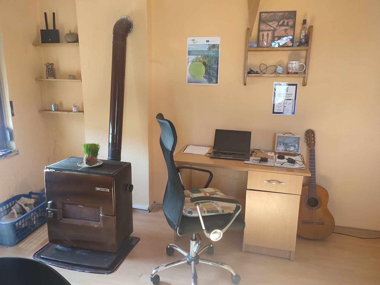 Bed In A 2-Bed Gender Separated Room - Quiet Country House w/ Coworking + Terrace - Gallery - 1