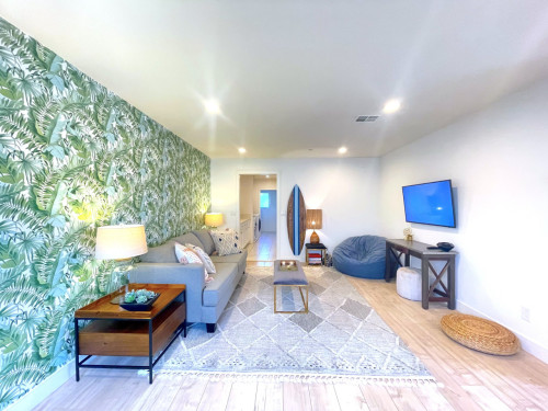 Elegant Stunning Townhouse w/ Kitchen + Outdoor Space  - Gallery -  3