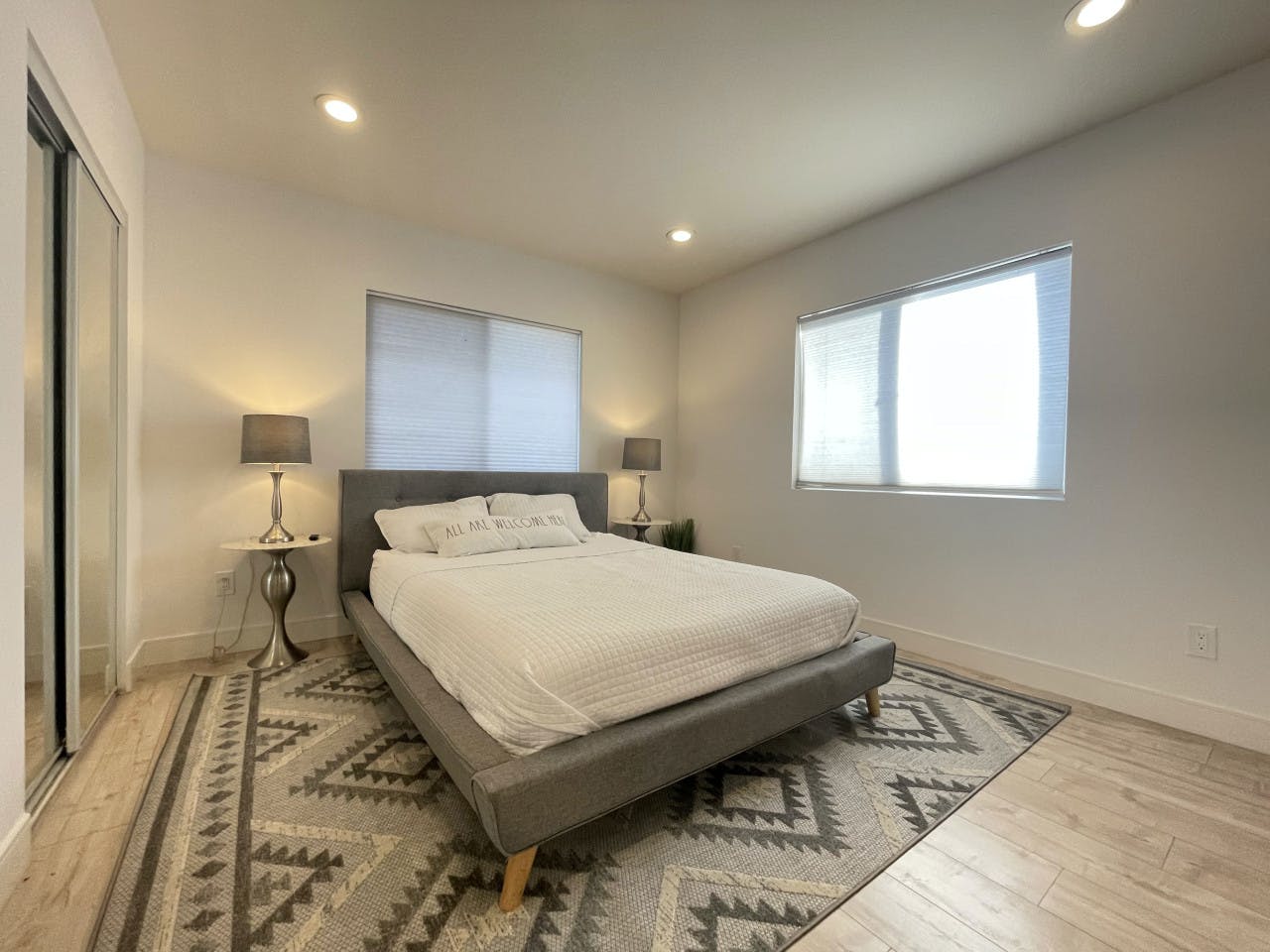  Private Room  -  Elegant Stunning Townhouse w/ Kitchen + Outdoor Space  - Gallery -  54