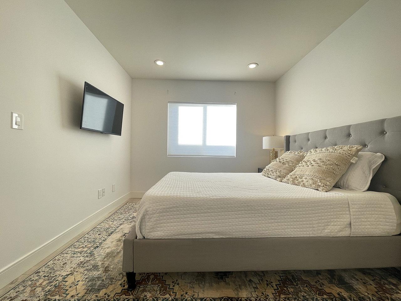 Private Room - Elegant Stunning Townhouse w/ Kitchen + Outdoor Space - Gallery - 61