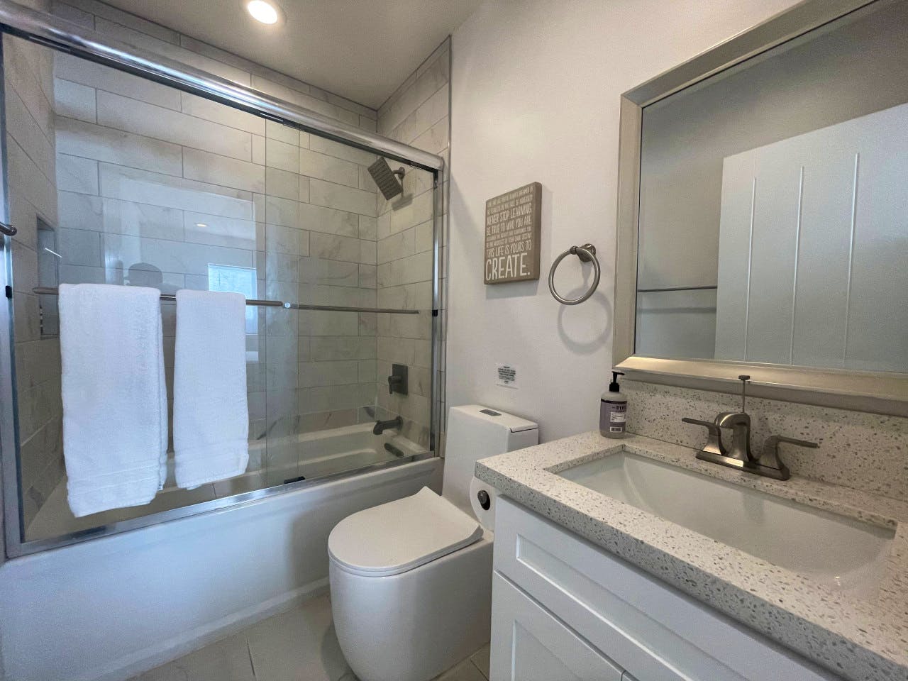  Private Room  -  Elegant Stunning Townhouse w/ Kitchen + Outdoor Space  - Gallery -  38