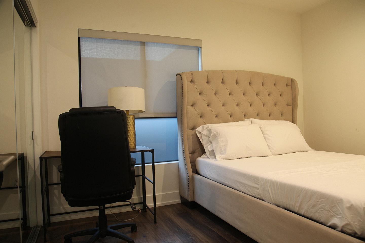  Private Room  -  Elegant Stunning Townhouse w/ Kitchen + Outdoor Space  - Gallery -  22