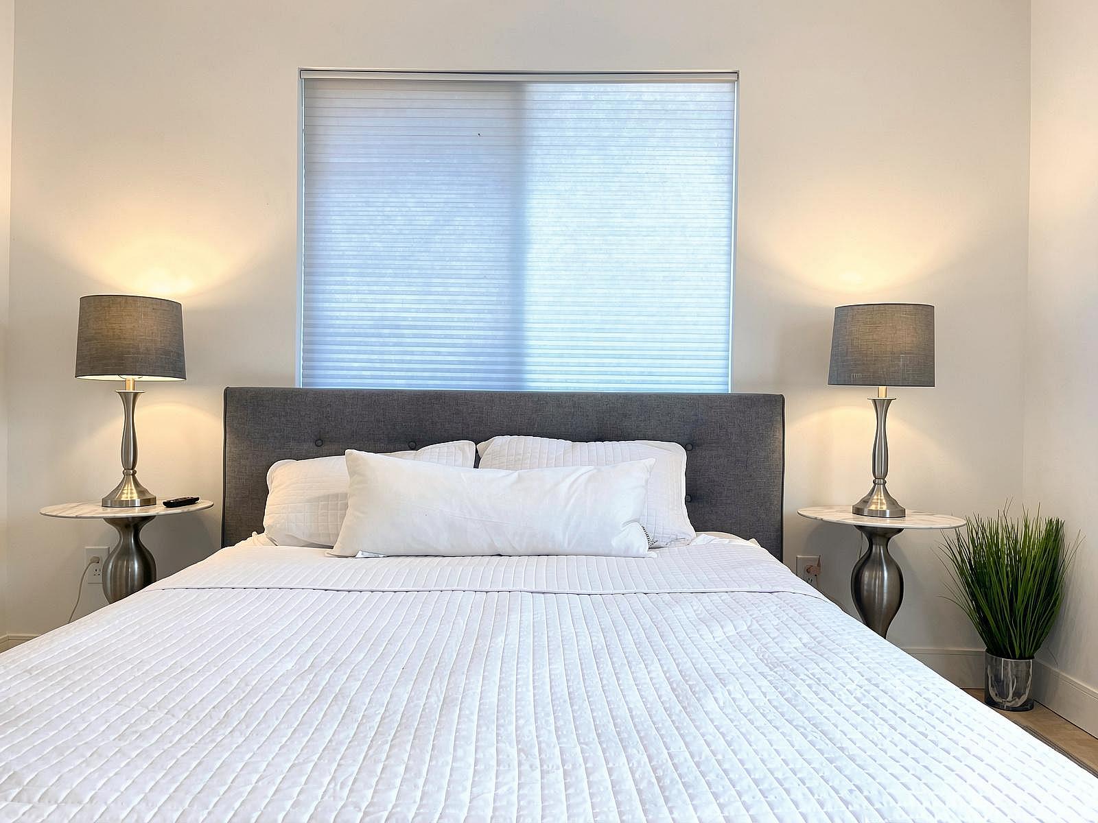 Private Room - Elegant Stunning Townhouse w/ Kitchen + Outdoor Space - Gallery - 3