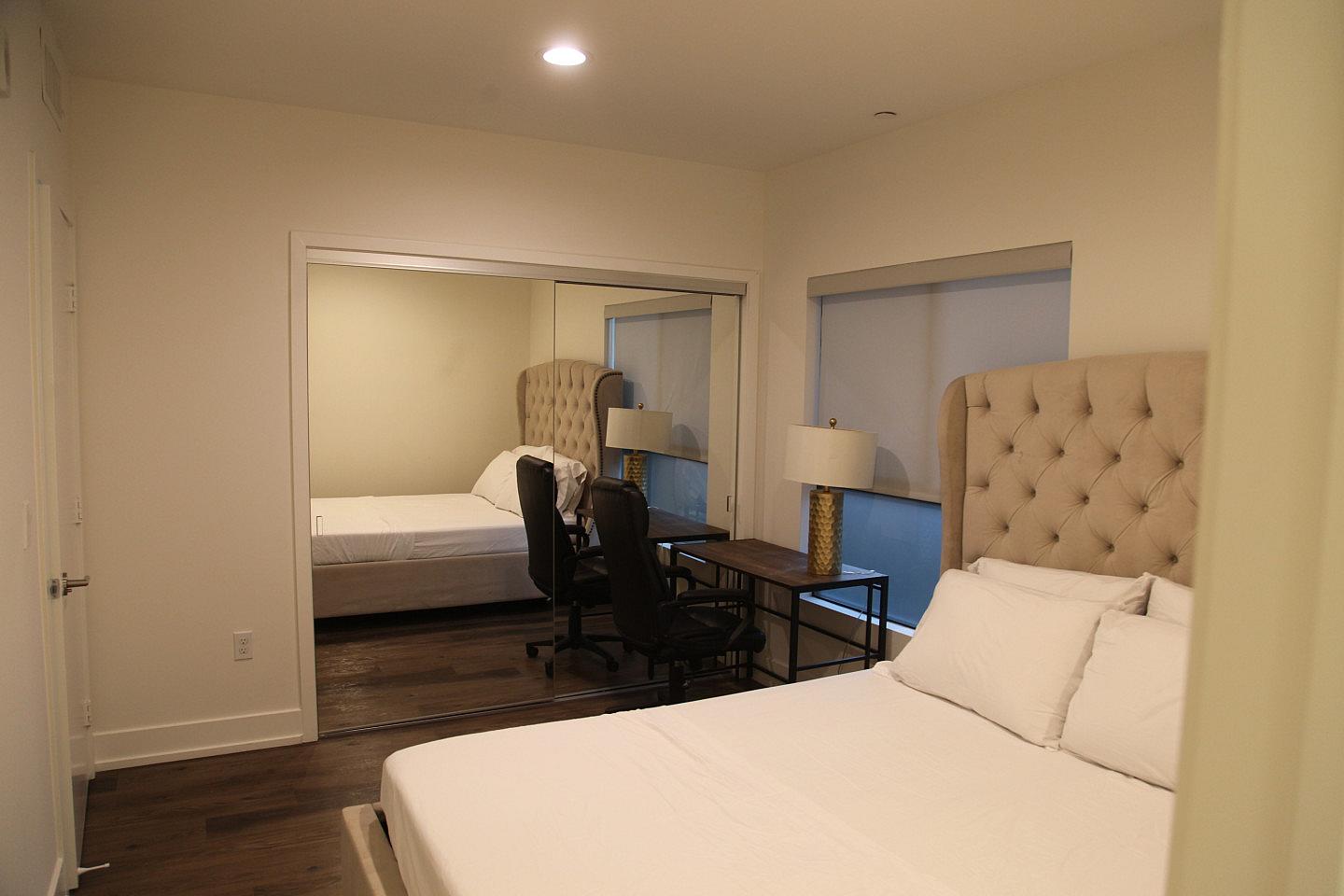  Private Room  -  Elegant Stunning Townhouse w/ Kitchen + Outdoor Space  - Gallery -  24