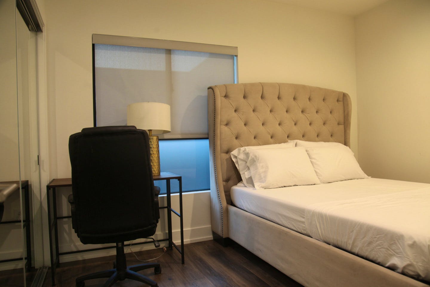  Private Room  -  Elegant Stunning Townhouse w/ Kitchen + Outdoor Space  - Gallery -  34