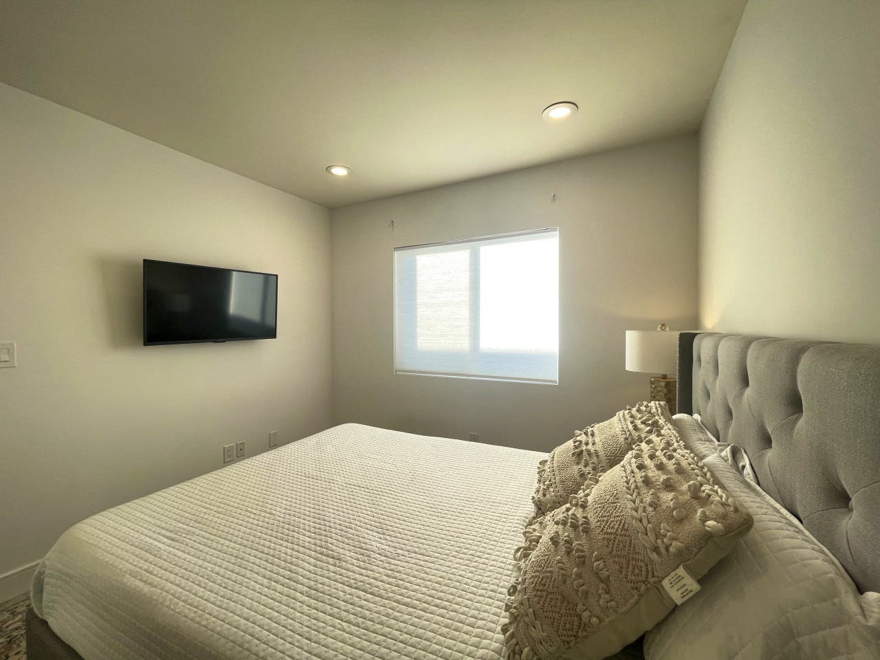 Private Room - Elegant Stunning Townhouse w/ Kitchen + Outdoor Space - Gallery - 39