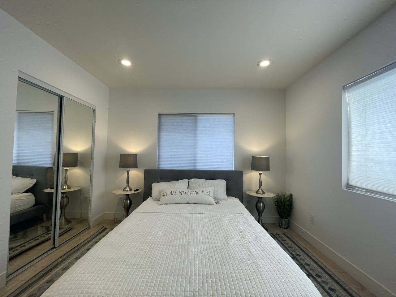  Private Room  -  Elegant Stunning Townhouse w/ Kitchen + Outdoor Space  - Gallery -  53