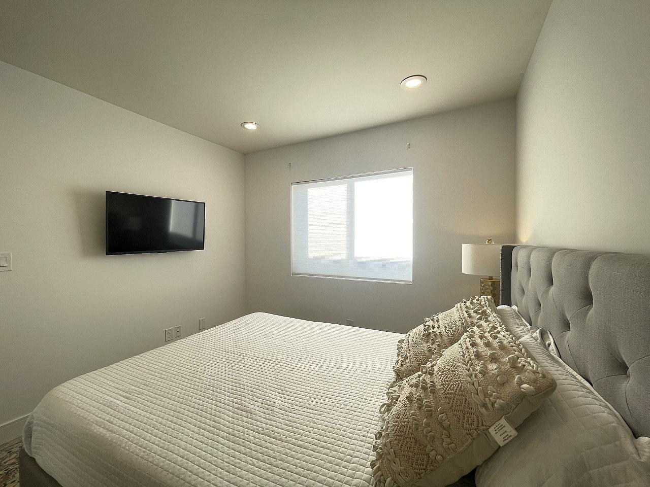  Private Room  -  Elegant Stunning Townhouse w/ Kitchen + Outdoor Space  - Gallery -  59