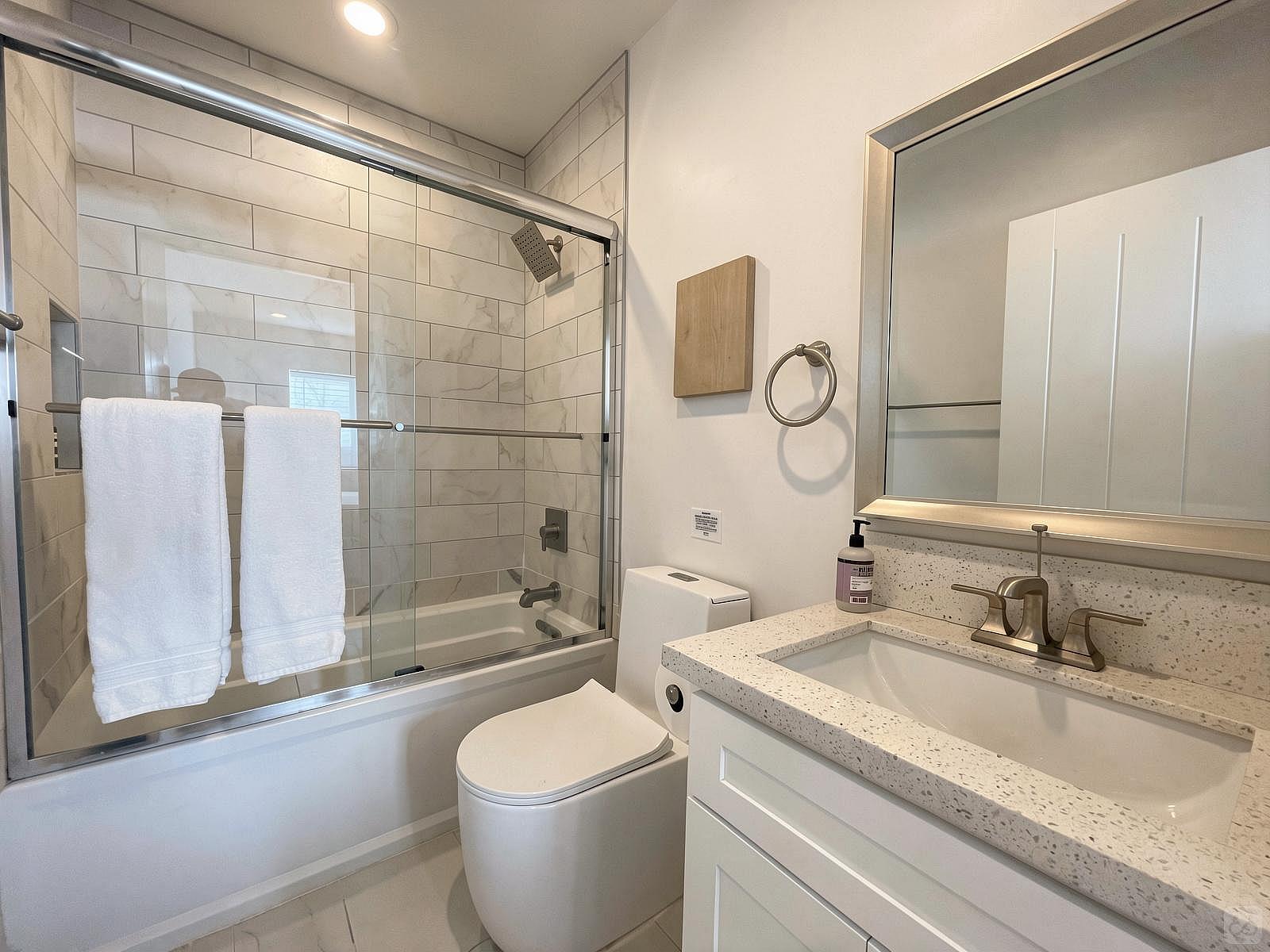 Private Room - Elegant Stunning Townhouse w/ Kitchen + Outdoor Space - Gallery - 28