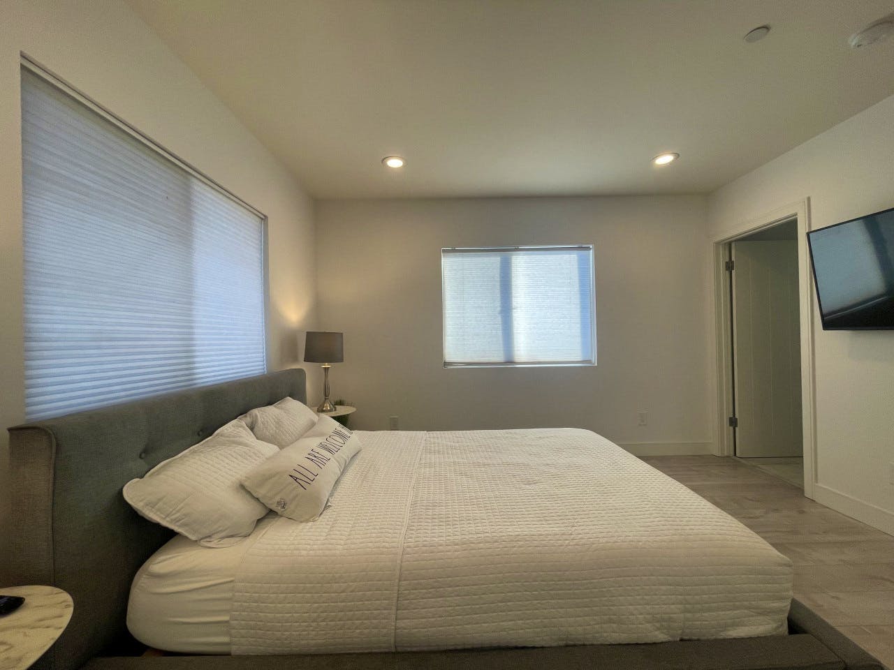  Private Room  -  Elegant Stunning Townhouse w/ Kitchen + Outdoor Space  - Gallery -  44