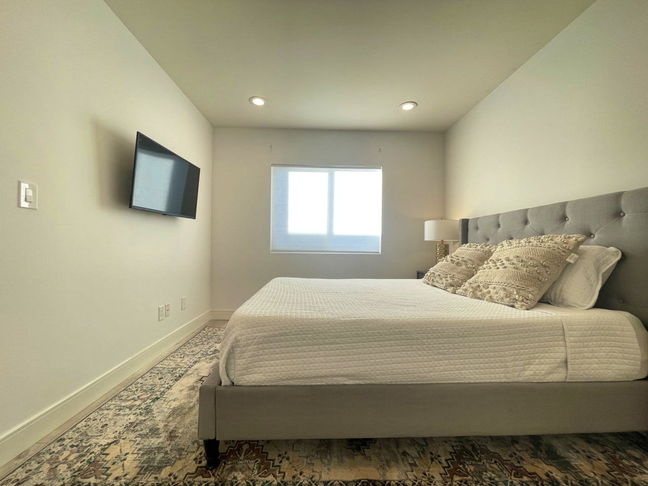  Private Room  -  Elegant Stunning Townhouse w/ Kitchen + Outdoor Space  - Gallery -  41