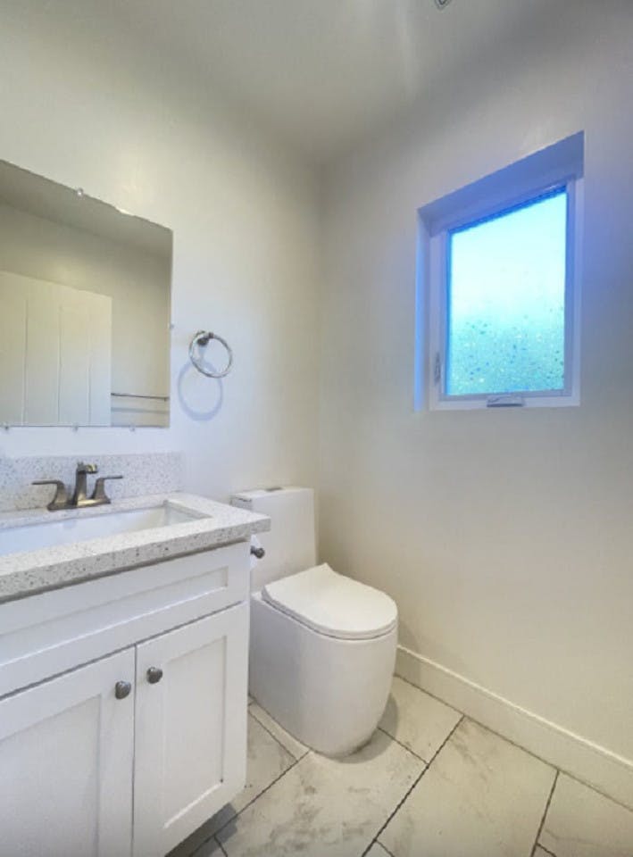  Private Room  -  Elegant Stunning Townhouse w/ Kitchen + Outdoor Space  - Gallery -  48