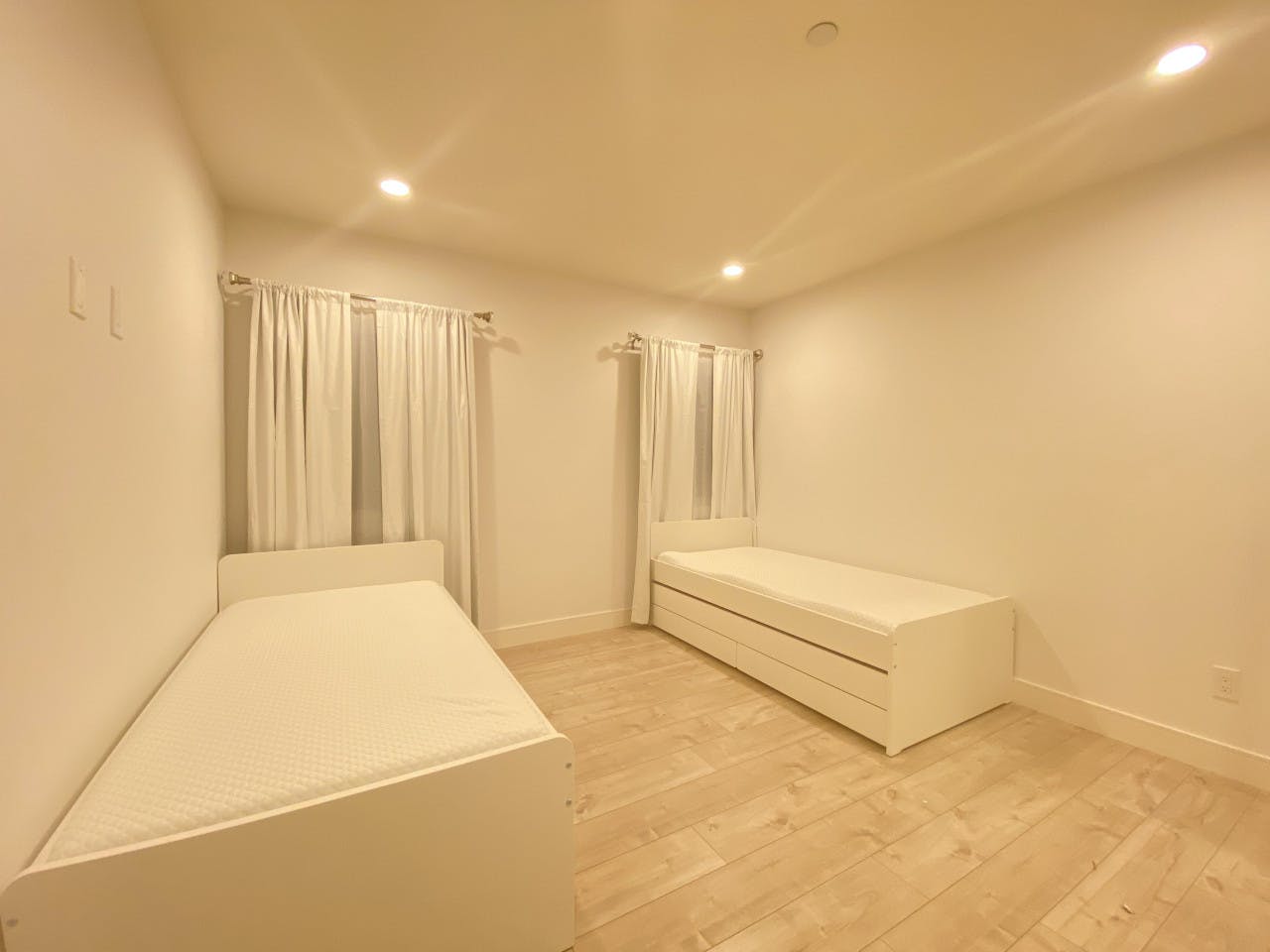 Double Room - Elegant Stunning Townhouse w/ Kitchen + Outdoor Space - Gallery - 18